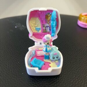 Shopkins Lil’ Secrets Locket: Lil’ Giggles Baby Boutique